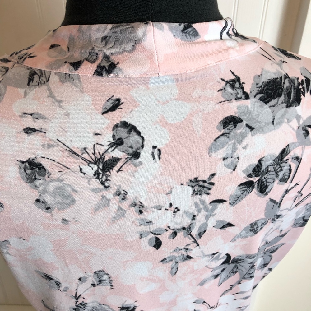Calvin Klein sleeveless top - Picture 5 of 12